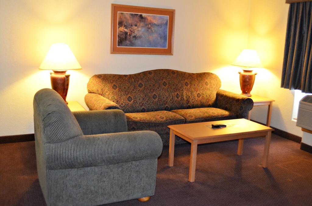 Fossil Creek Hotel & Suites Russell Zewnętrze zdjęcie