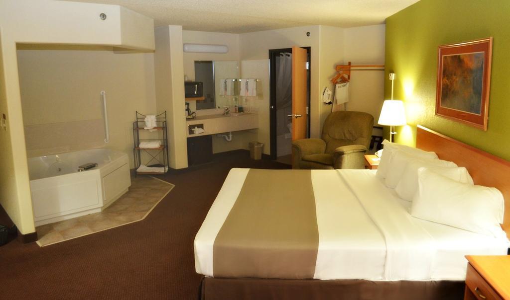 Fossil Creek Hotel & Suites Russell Zewnętrze zdjęcie