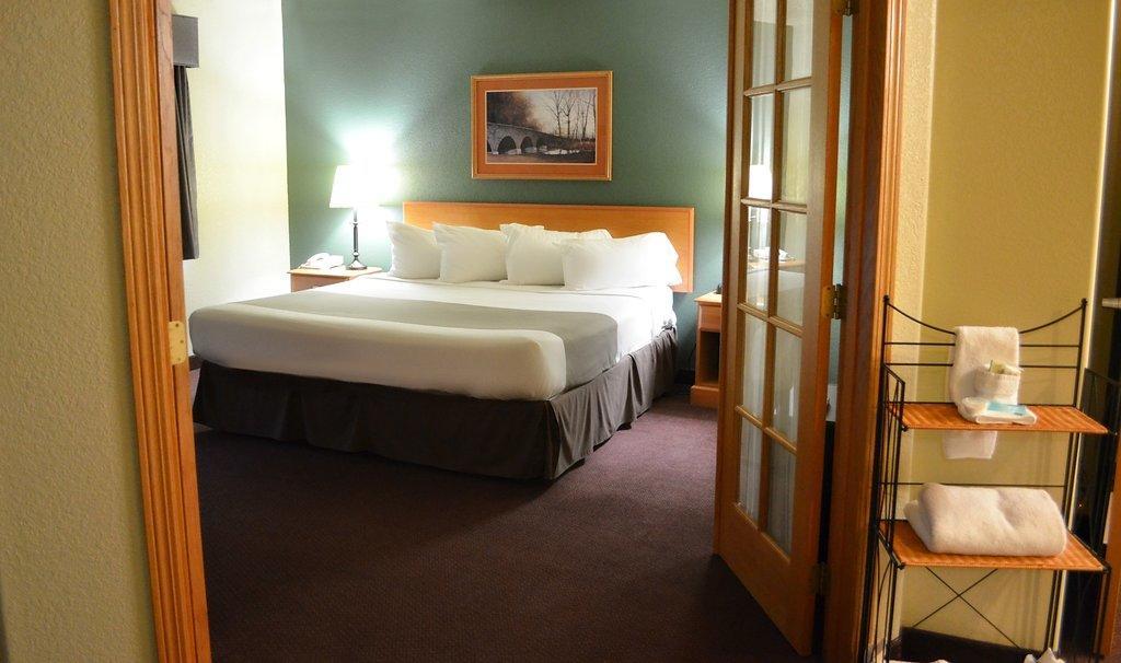 Fossil Creek Hotel & Suites Russell Zewnętrze zdjęcie