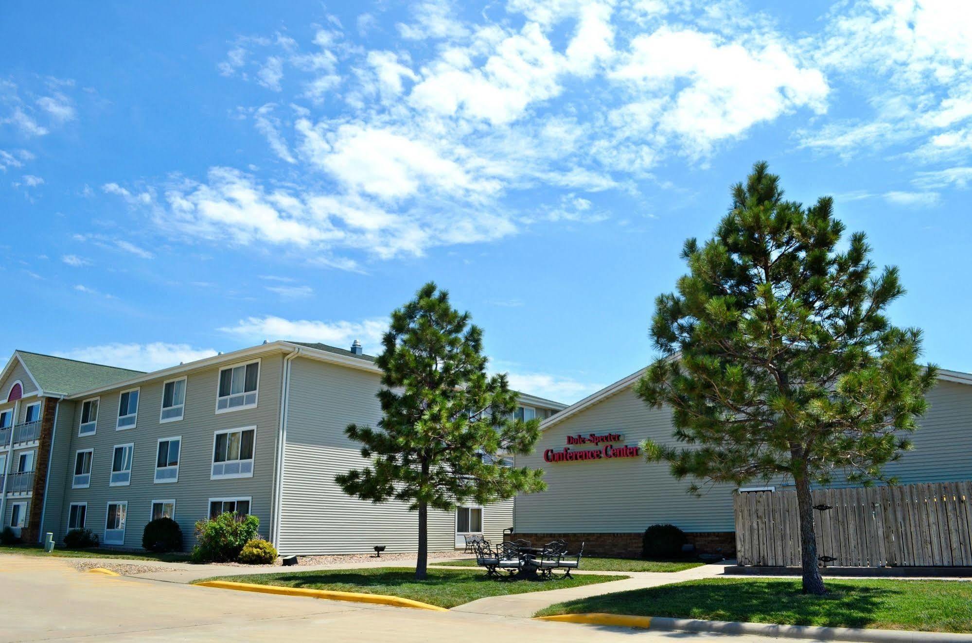 Fossil Creek Hotel & Suites Russell Zewnętrze zdjęcie